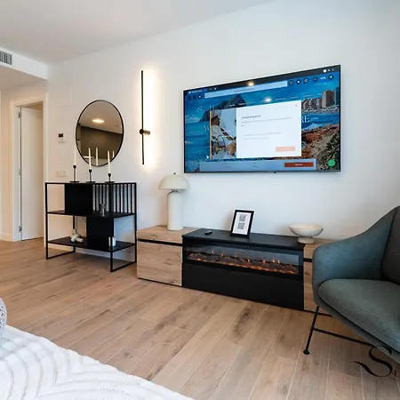 Luxury 2 Bedroom Apartment, Pools, Sauna, Gym & *