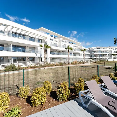 Luxury 2 Bedroom Apartment, Pools, Sauna, Gym & * MIJAS COSTA