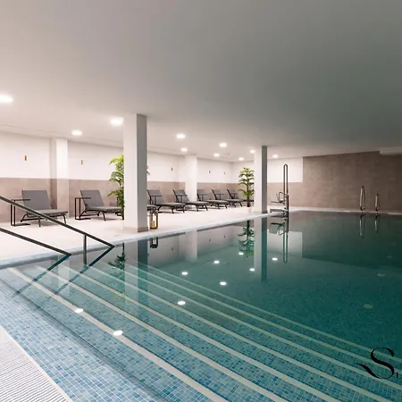Luxury 2 Bedroom Apartment, Pools, Sauna, Gym & Apartment