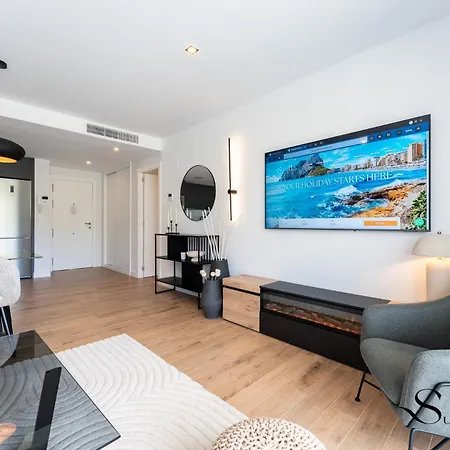 Luxury 2 Bedroom Apartment, Pools, Sauna, Gym &