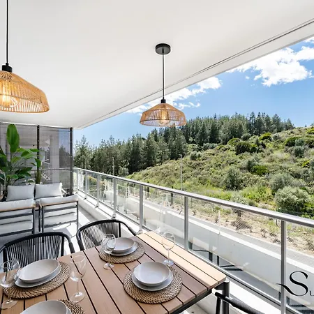 Luxury 2 Bedroom Apartment, Pools, Sauna, Gym & Apartment *