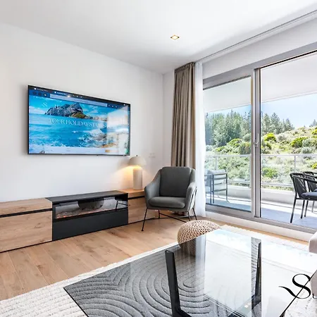 Apartment Luxury 2 Bedroom Apartment, Pools, Sauna, Gym & *