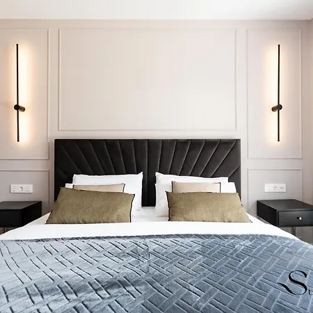Apartment Luxury 2 Bedroom Apartment, Pools, Sauna, Gym &