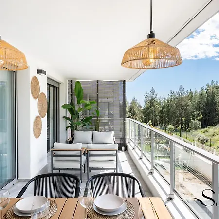 Luxury 2 Bedroom Apartment, Pools, Sauna, Gym & Apartment *