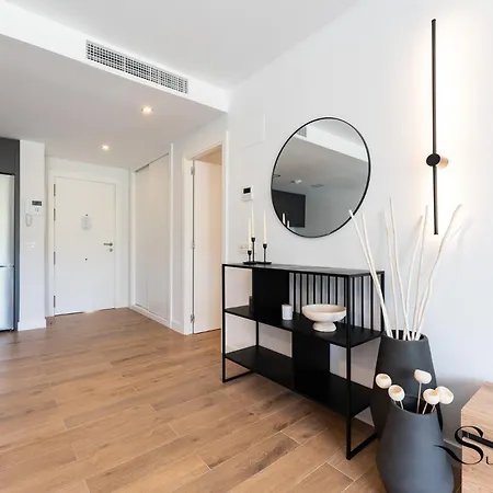 Luxury 2 Bedroom Apartment, Pools, Sauna, Gym &